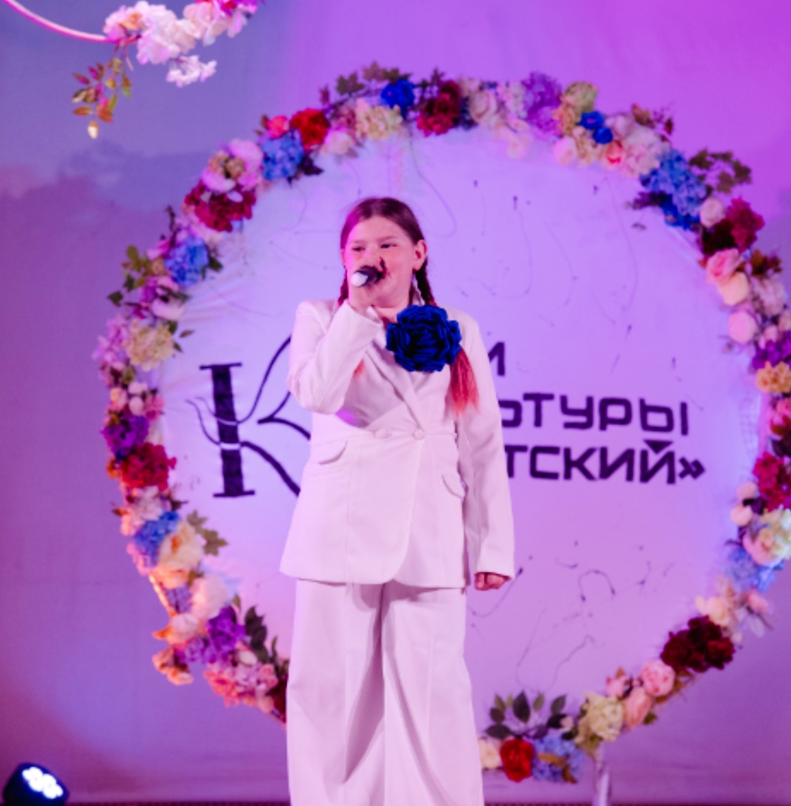Фото из заметки о победе на вокальном конкурсе с песней композитора Алексея Ольханского